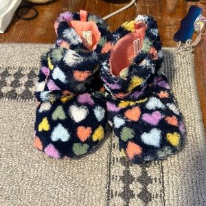 Carter heart slippers (girls)
